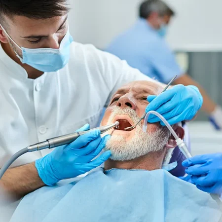 Veja como conseguir implante dentário gratuito pelo SUS — passo a passo completo